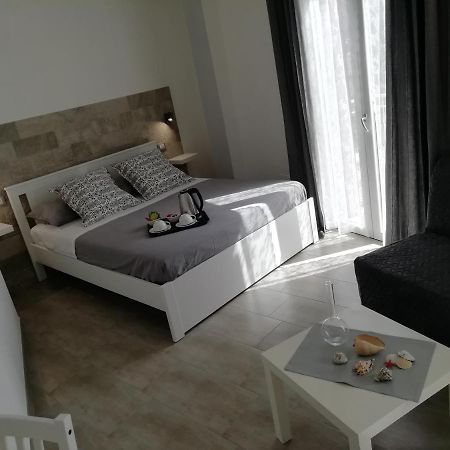 Dove Sorge Il Sole Bed & Breakfast กุสโตนาชี ภายนอก รูปภาพ