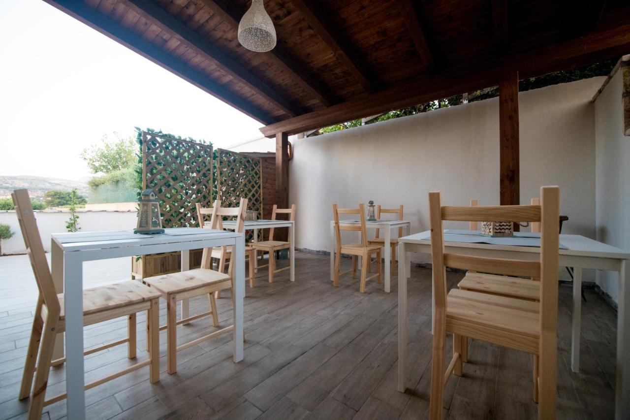 Dove Sorge Il Sole Bed & Breakfast กุสโตนาชี ภายนอก รูปภาพ