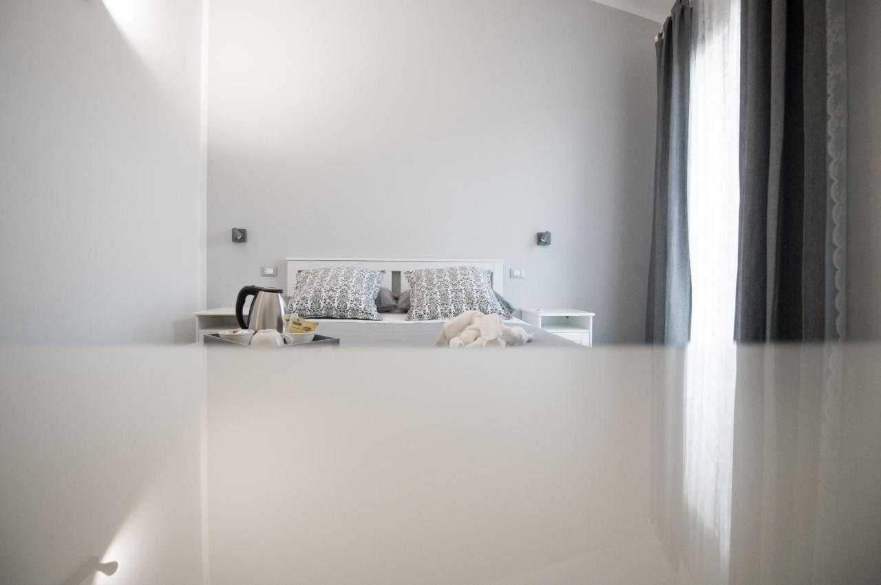 Dove Sorge Il Sole Bed & Breakfast กุสโตนาชี ภายนอก รูปภาพ