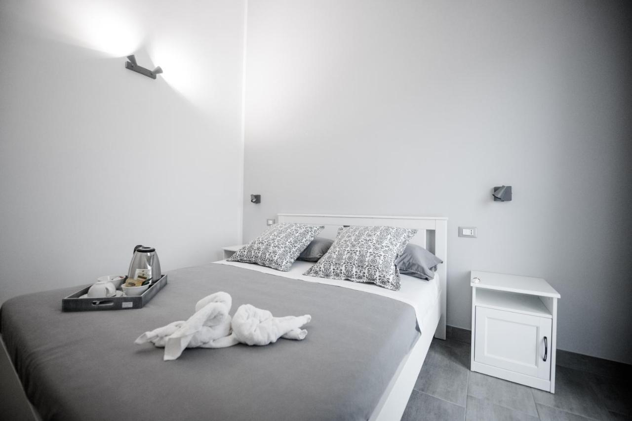 Dove Sorge Il Sole Bed & Breakfast กุสโตนาชี ภายนอก รูปภาพ