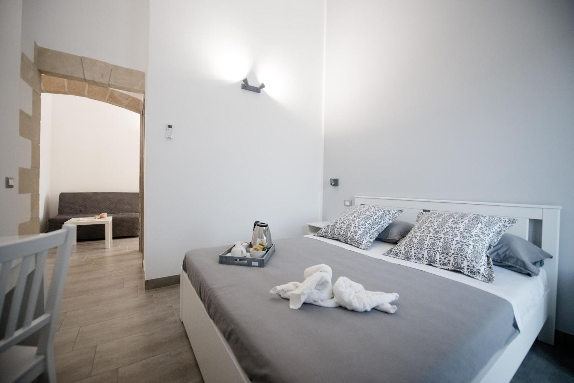 Dove Sorge Il Sole Bed & Breakfast กุสโตนาชี ภายนอก รูปภาพ